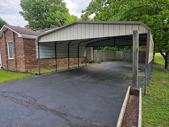 3rd image of 131 Echo Springs Dr