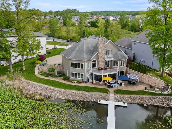 140 Lane 270a Hamilton Lk, Hamilton, IN 46742