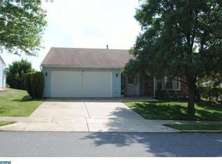 29 Lake View Ter, Columbus, NJ 08022