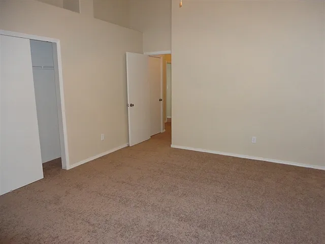 6301 Vaughn Dr NE — Photo 9