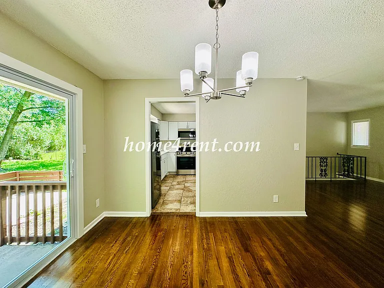 7421 Hardy Ave — Photo 10