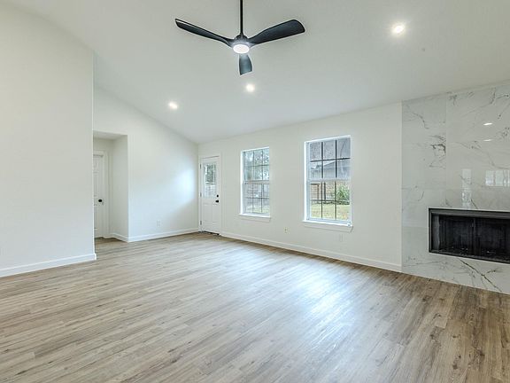 3rd image of 119 W Kikipua Ln