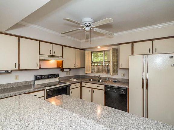 4th image of 10846 Waterford Ct
