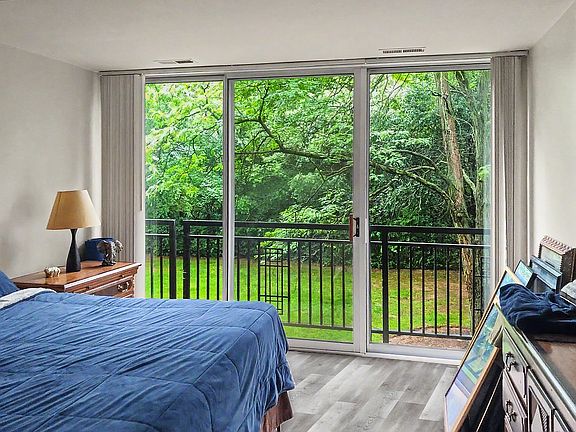 3rd image of 1833 Four Lakes Ave APT 2M