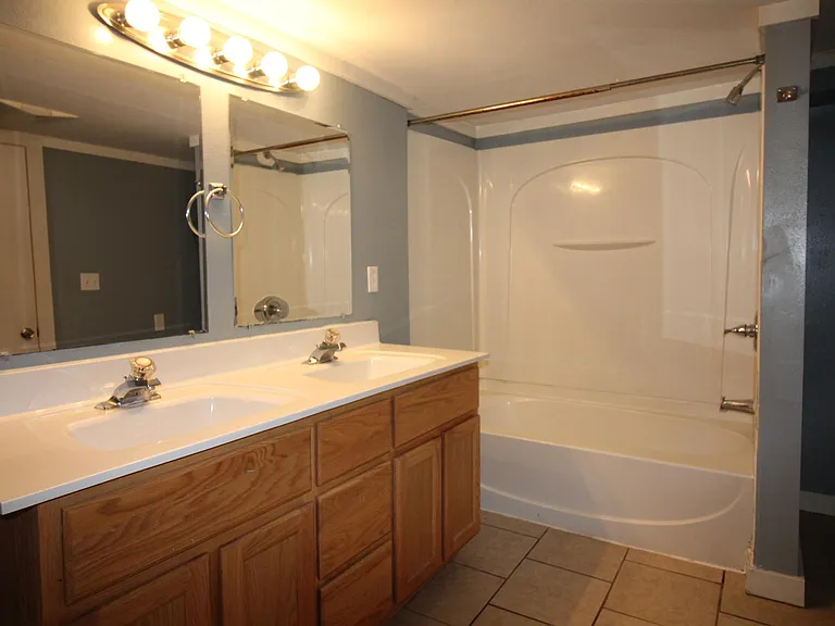 960 Dayton St SW #1 — Photo 15