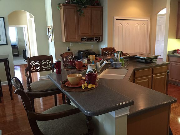 3rd image of 524 Duff Dr