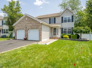 813 Grandview St, Middlesex, NJ 08846