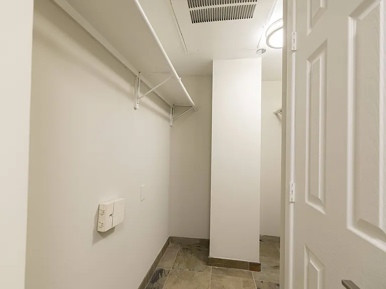 230 West Alabama Apartments — Photo 30