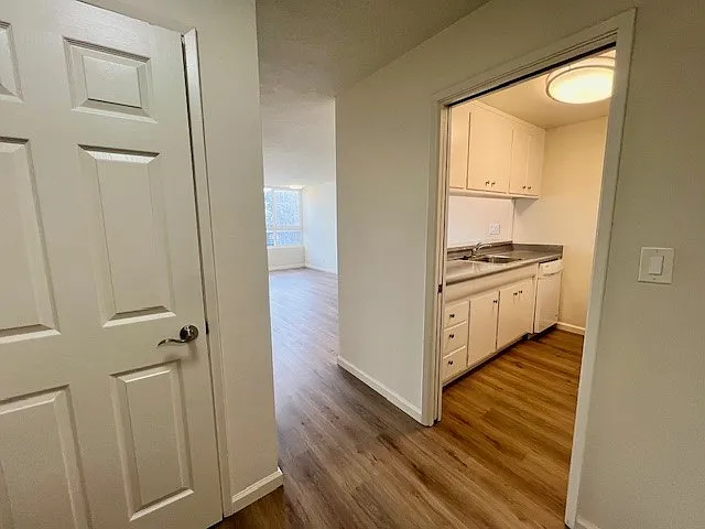 The Colegrove Apartments — Photo 12