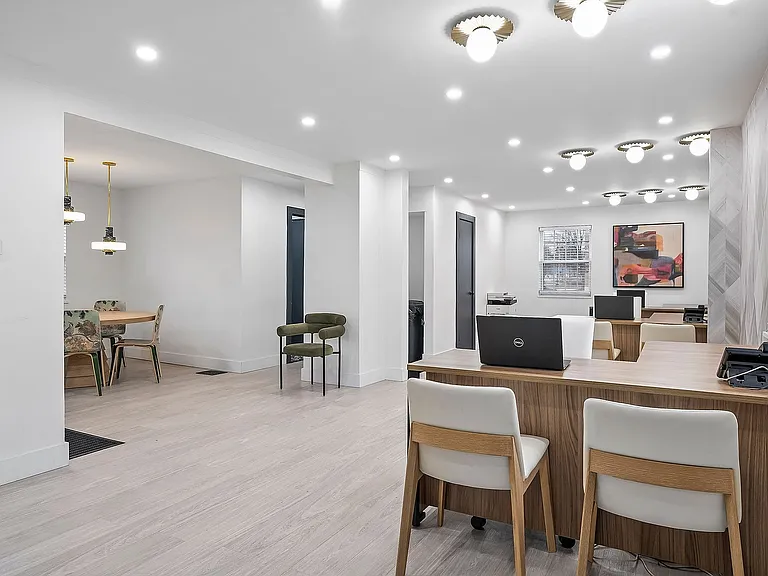 Leasing Office