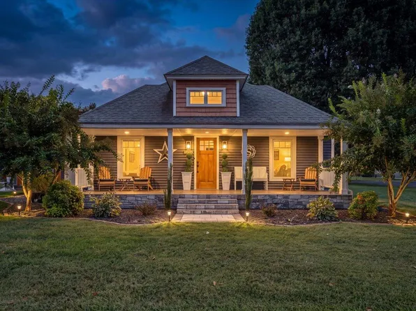 2408 Feather Rd, Vinton, VA 24179