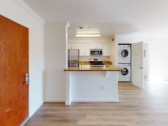 5th image of 7925 Ventura Canyon Ave Unit 203