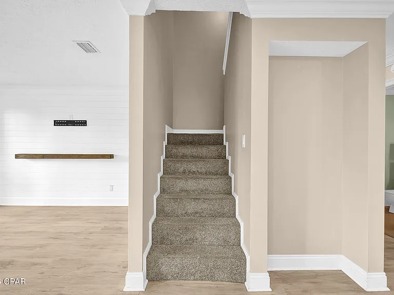 1365 Capri Dr — Photo 30