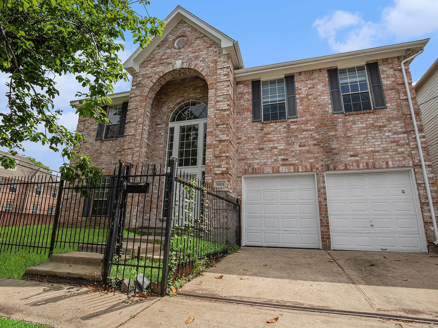 5 bed, 2.5 bath, 3110 sqft, $3,200 — Photo 2