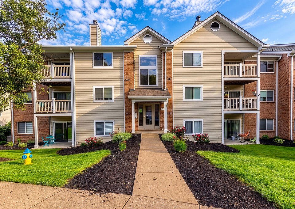 1st image of 70 Creekwood Dr Unit 4