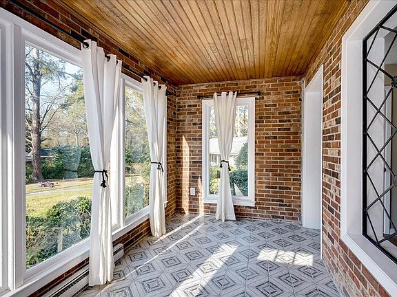 3rd image of 2372 Courtney Circle