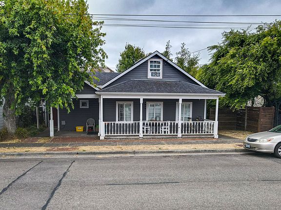 4th image of 239 Maple St