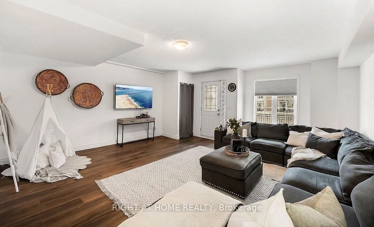 3 bed, $3,000 — Photo 4