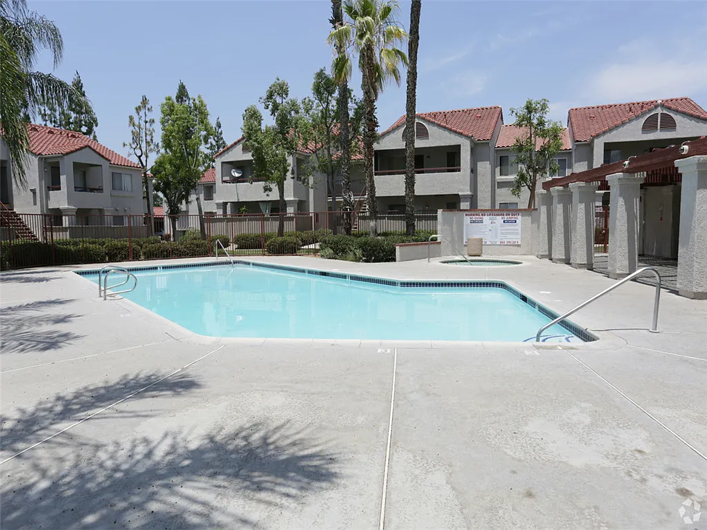 Nova Pointe Apartments — Photo 4