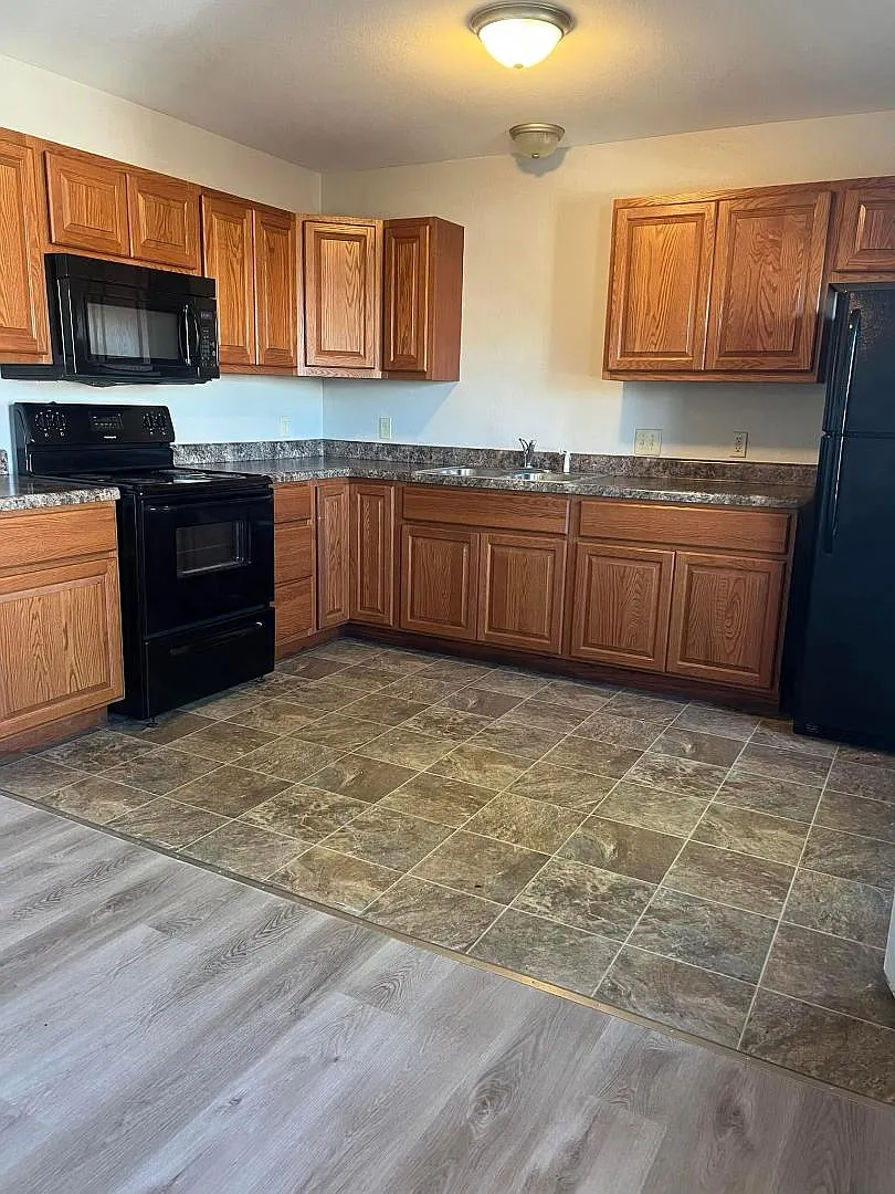 1001 Keystone Dr — Photo 2