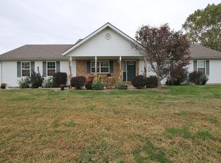 1 Saline Dr, Highland, IL 62249