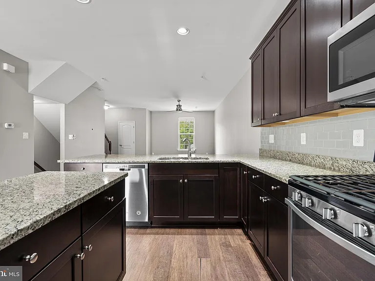 9442 Adelaide Ln — Photo 9