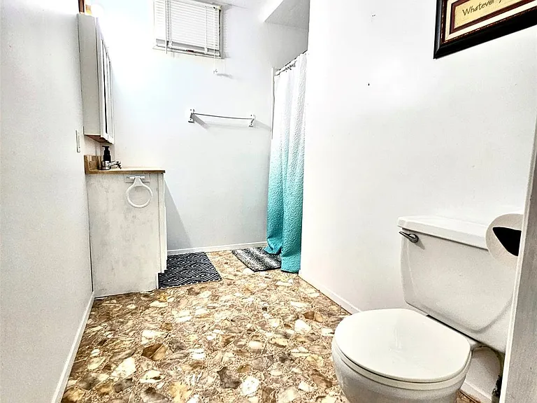 2104 Galveston Ave — Photo 11