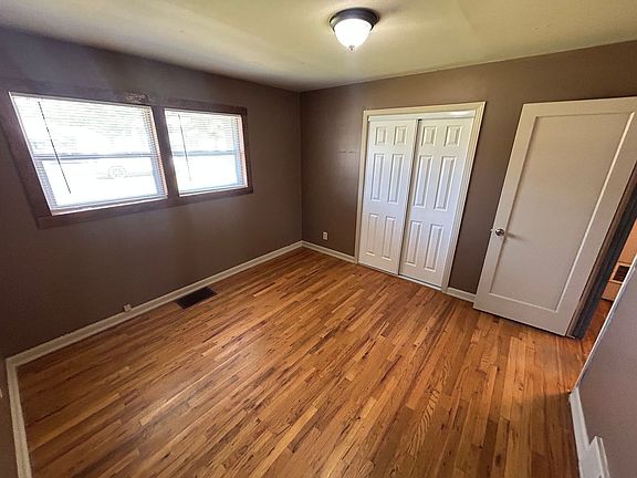 4th image of 915-919 S Beeman St #915