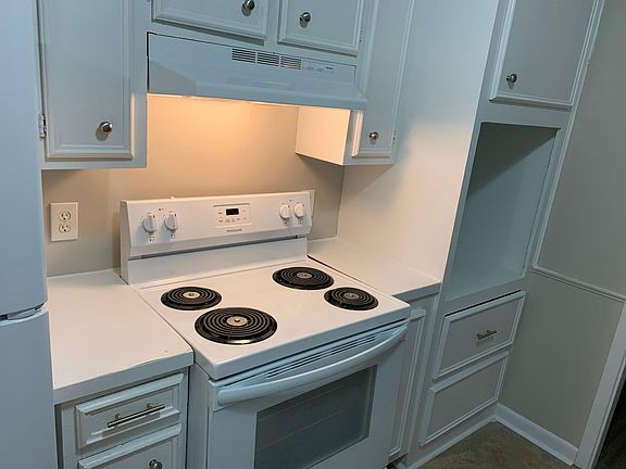 3rd image of 226 Cedarwood Dr