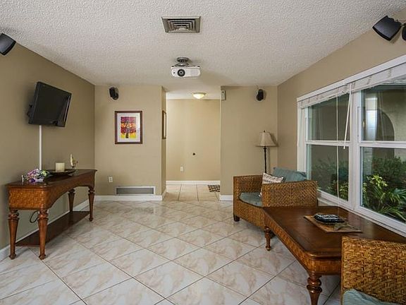 3rd image of 4420 Meadow Creek Cir