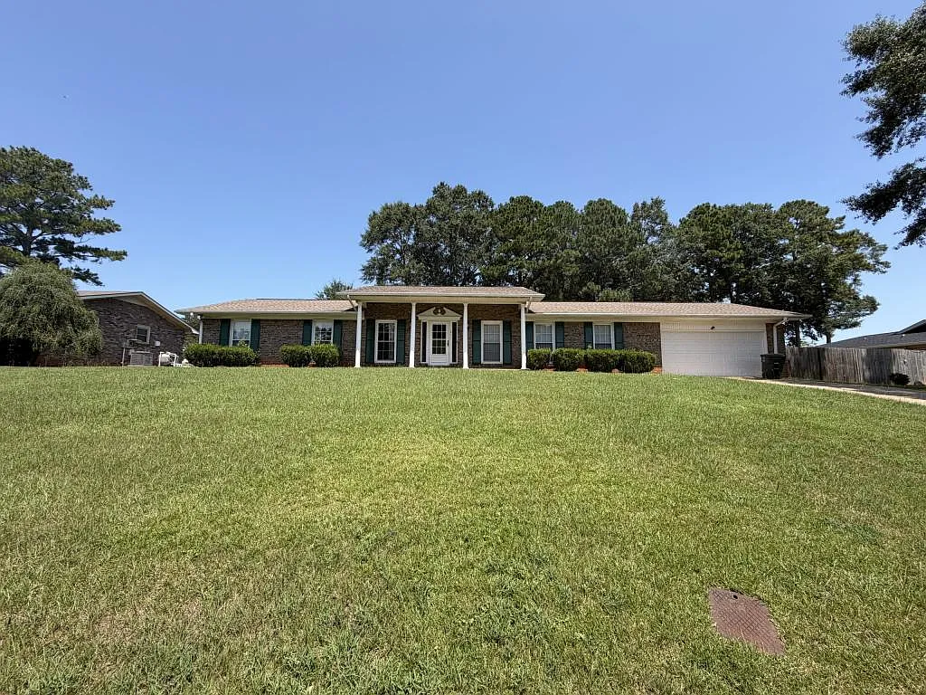 211 E Hickory Bend — Photo 1