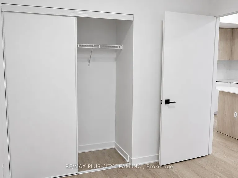 1185 Dupont St #913 — Photo 8