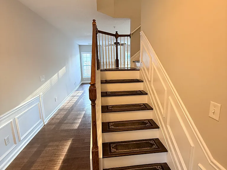 240 Regent Sq — Photo 40