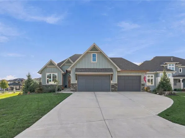 9401 W 169th St, Overland Park, KS 66085