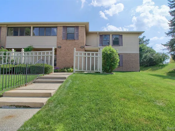 19637 Northridge Dr, Northville, MI 48167