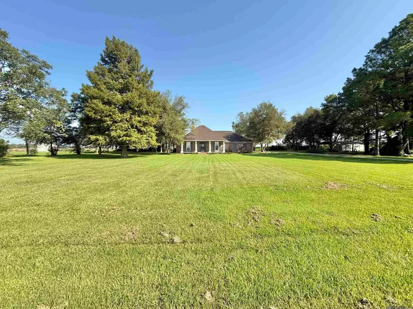 8449 Belmont Ln, Maringouin, LA 70757