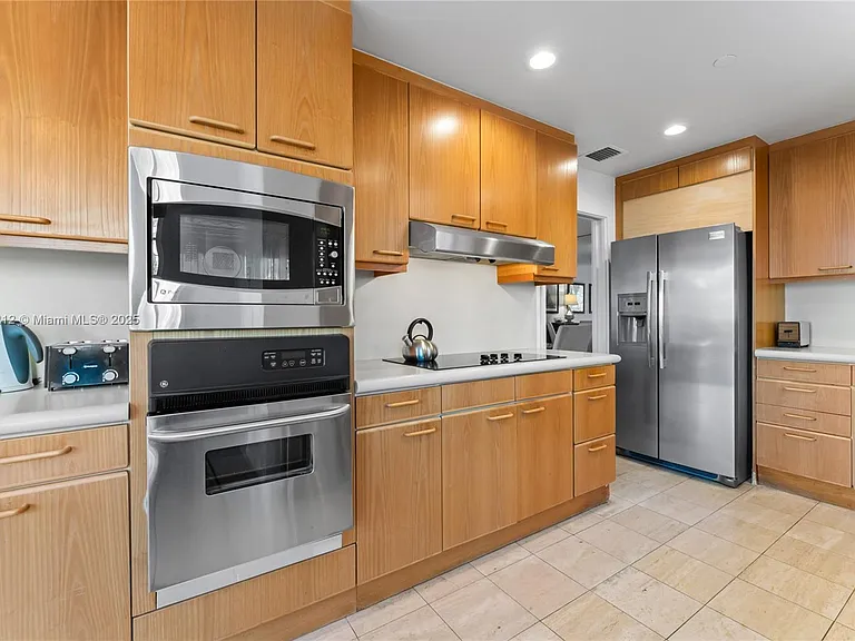 19112 Fisher Island Dr #19112 — Photo 25