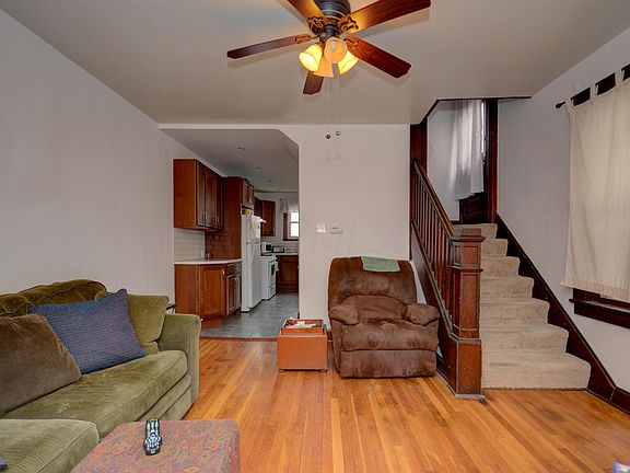 4th image of 75-77 E Southwood Ave