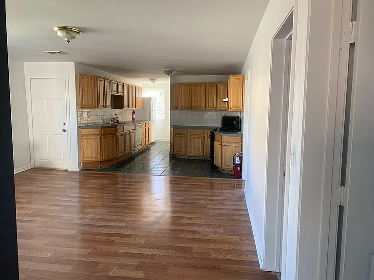 174 Jencks St #3 — Photo 8