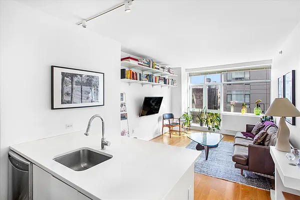 Sold by R New York | media 2