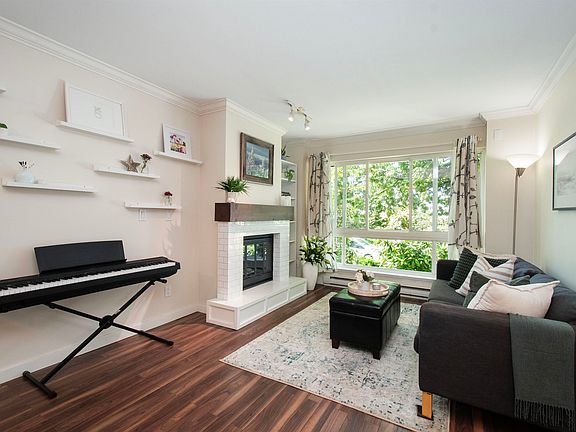 4th image of 270 Keith Rd E #1