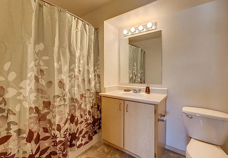 Silver Creek Apartments — Photo 11