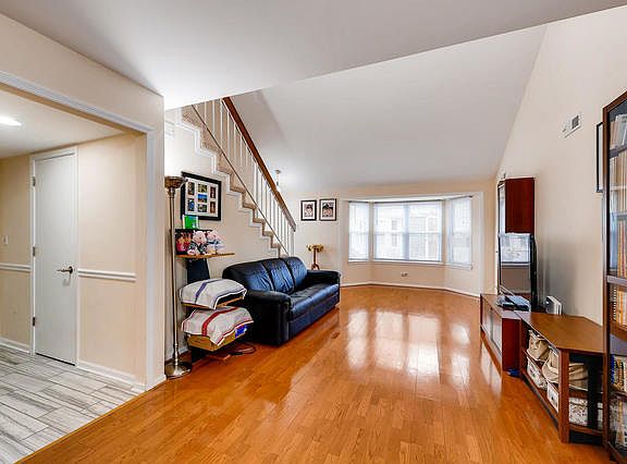 4th image of 49 White Pine Dr