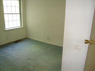 4th image of 1055 S 2nd St