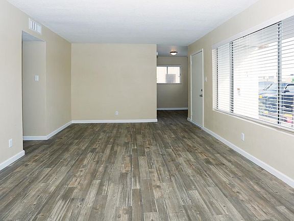 4th image of 241 Flower Ave APT B