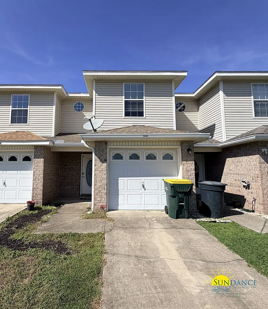 Beautiful Two-Story Townhouse with Garage & Private Backyard! — Photo 1