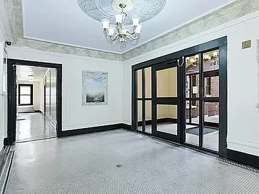 Rented by Compass | media 22