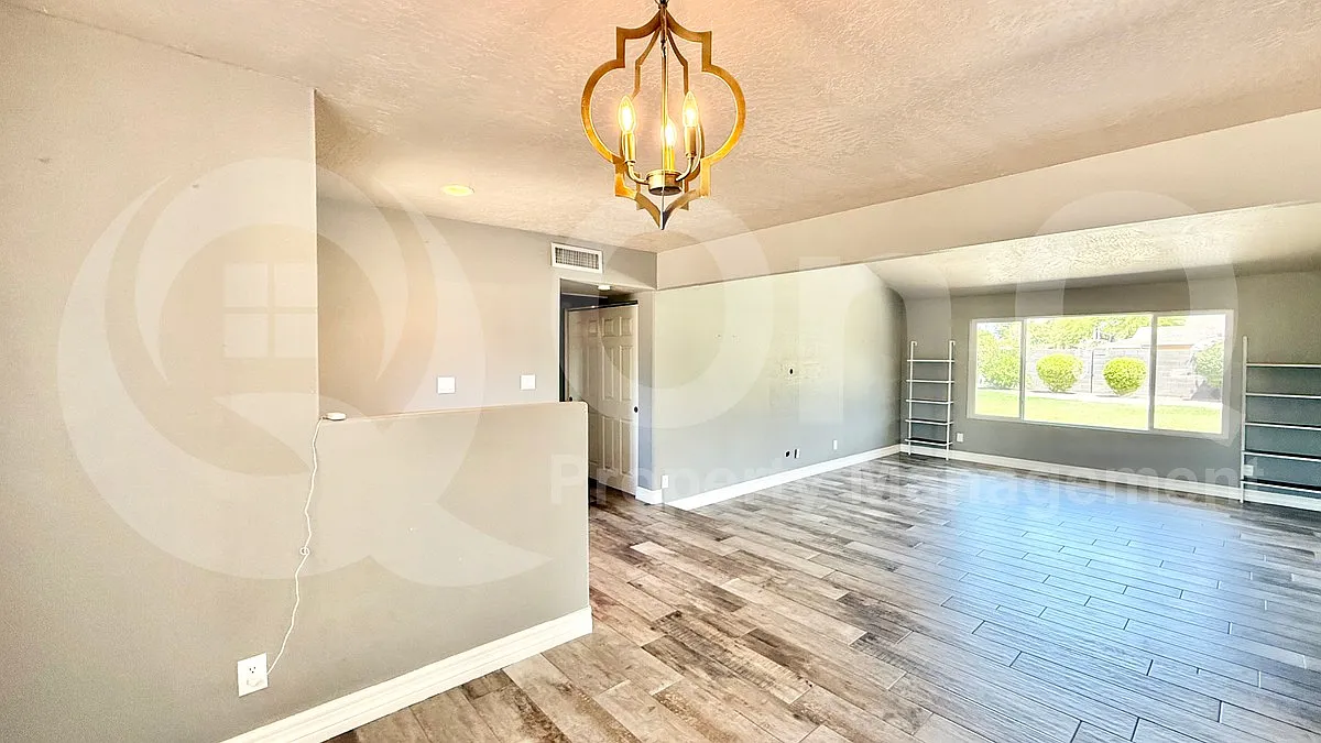 3 bed, 2.0 bath, 1817 sqft, $3,899 — Photo 4