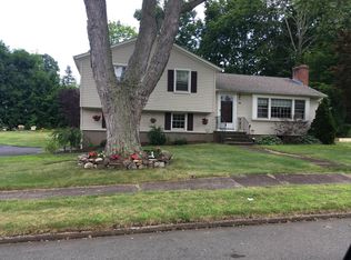 82 Walter Ln, Hamden, CT 06514