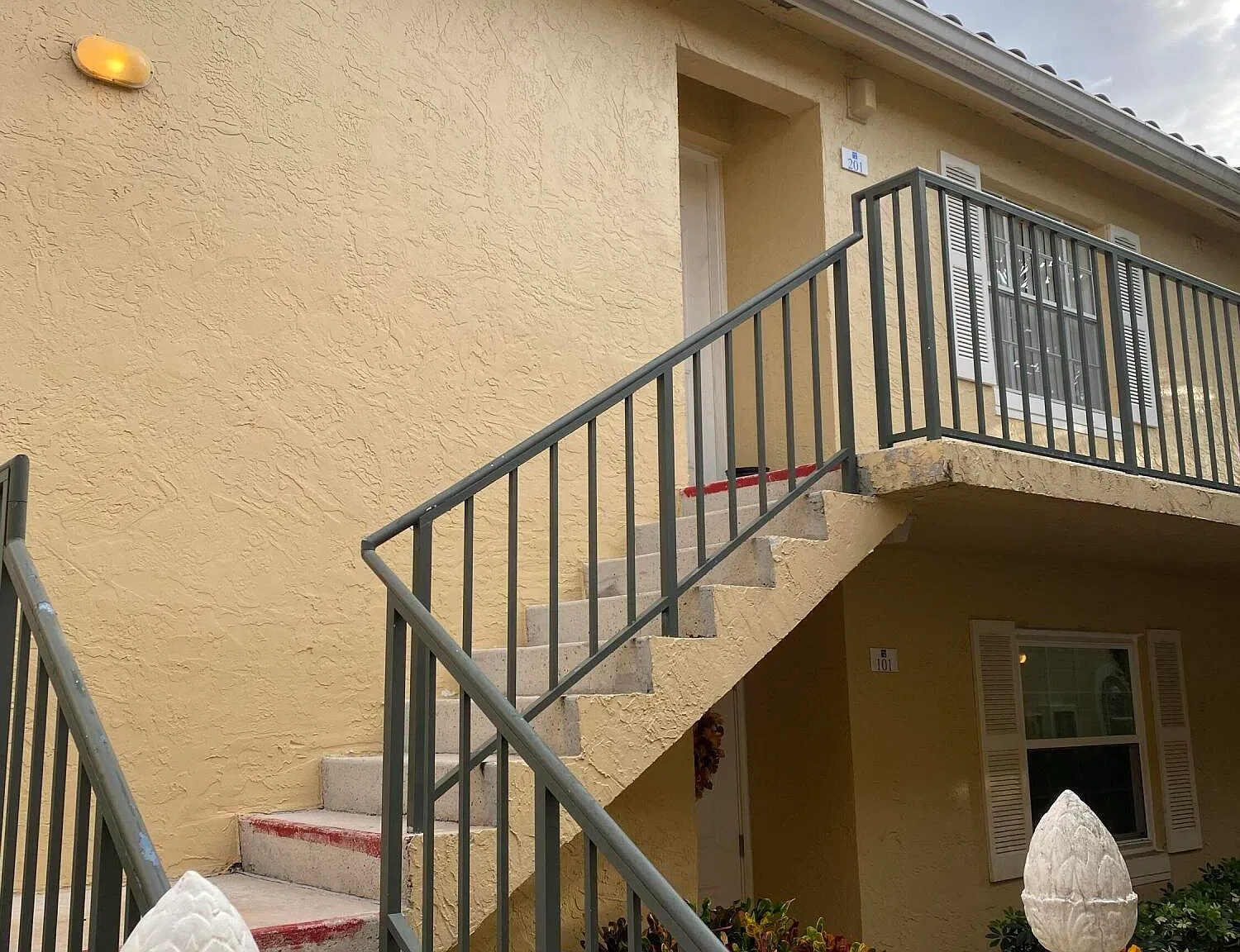 2 bed, 2.0 bath, 923 sqft, $2,000 — Photo 2